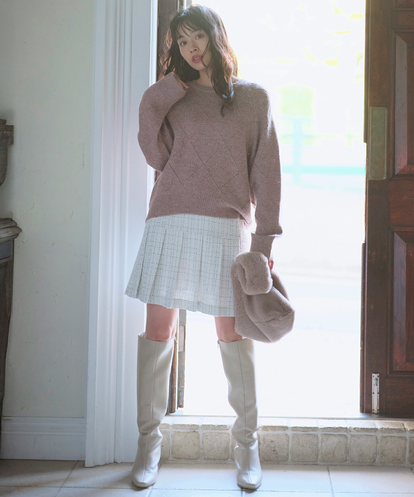 Ferouxのプリーツミニ スカートを使ったコーディネートを紹介します。｜Rakuten Fashion(楽天ファッション／旧楽天ブランドアベニュー)6632896