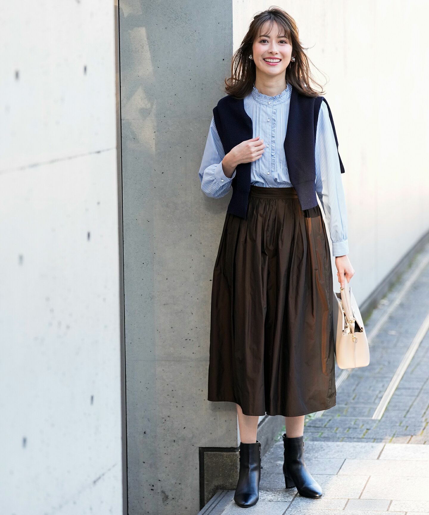 ANY SISのニットレイヤード シャツ ツインセットを使ったコーディネートを紹介します。｜Rakuten Fashion(楽天ファッション／旧楽天ブランドアベニュー)6639143