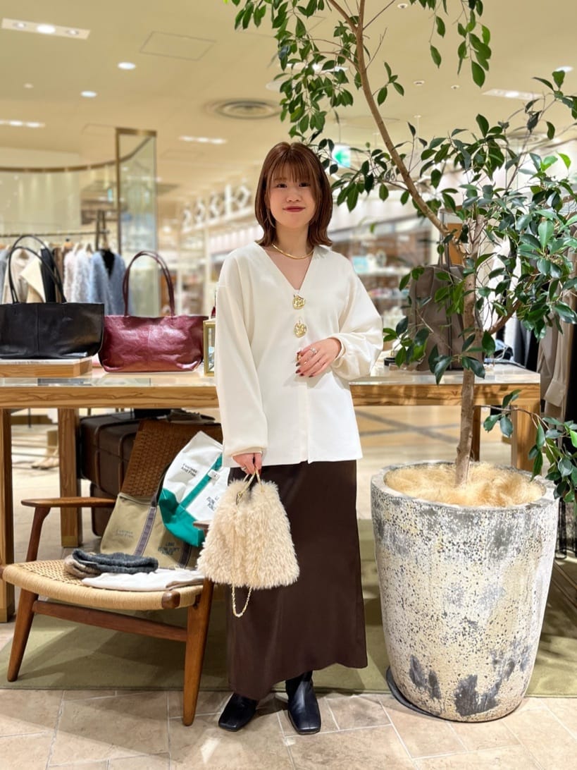 GALLARDAGALANTEの【手洗い可能】ストレッチサテンタイトスカートを使ったコーディネートを紹介します。｜Rakuten Fashion(楽天ファッション／旧楽天ブランドアベニュー)6642351