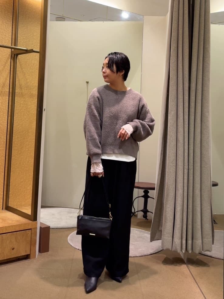 Jena espace merveilleuxの【ふんわり暖かい】ラメフェザーソフトニットを使ったコーディネートを紹介します。｜Rakuten Fashion(楽天ファッション／旧楽天ブランドアベニュー)6647234