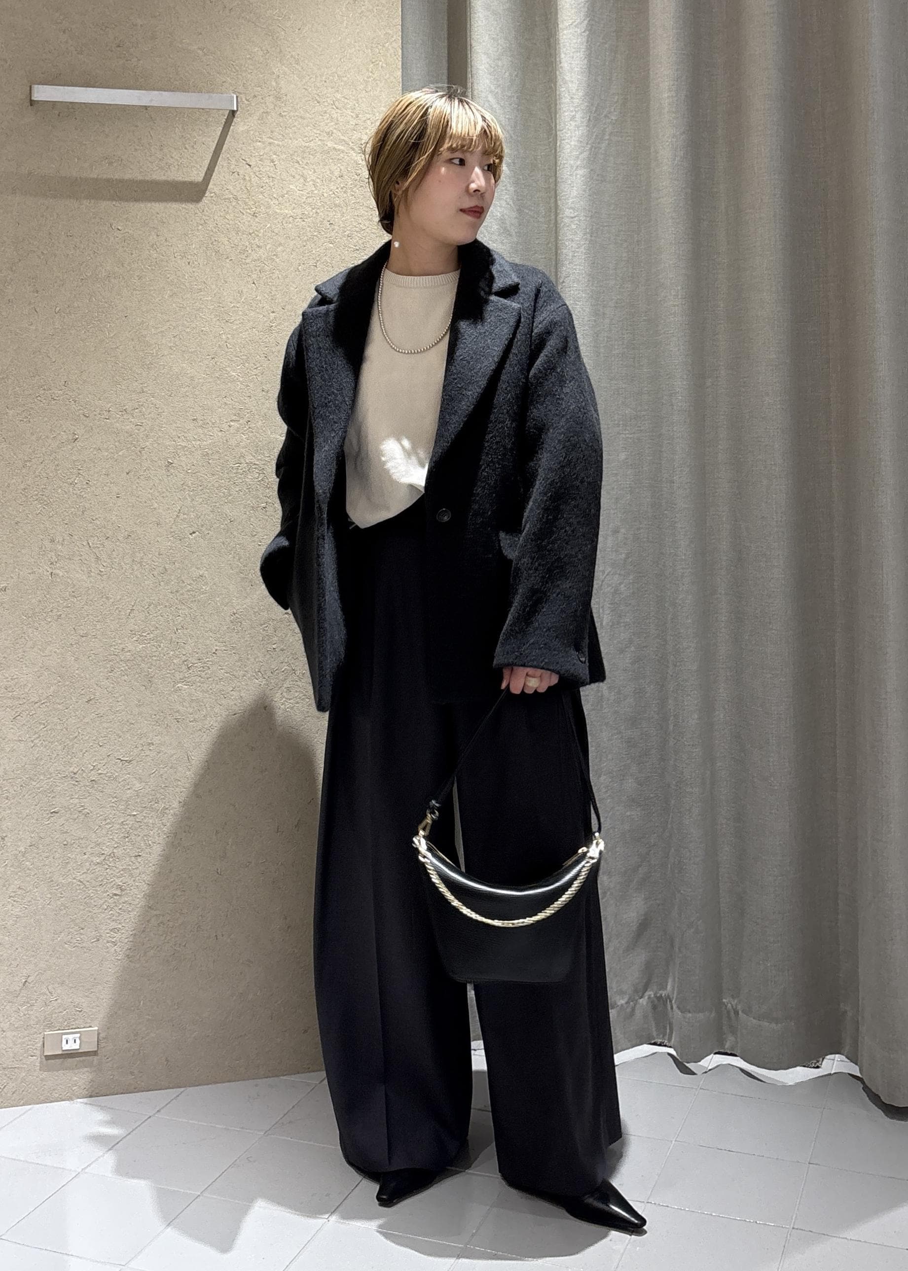 SALON adam et rope'のポインテッドトゥ レザーヒールショートブーツを使ったコーディネートを紹介します。｜Rakuten Fashion(楽天ファッション／旧楽天ブランドアベニュー)6687773