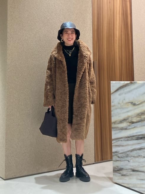 allurevilleの【HERNO(ヘルノー)】 CURLY ECO FUR HIGH NECK CTを使ったコーディネートを紹介します。｜Rakuten Fashion(楽天ファッション／旧楽天ブランドアベニュー)6670930