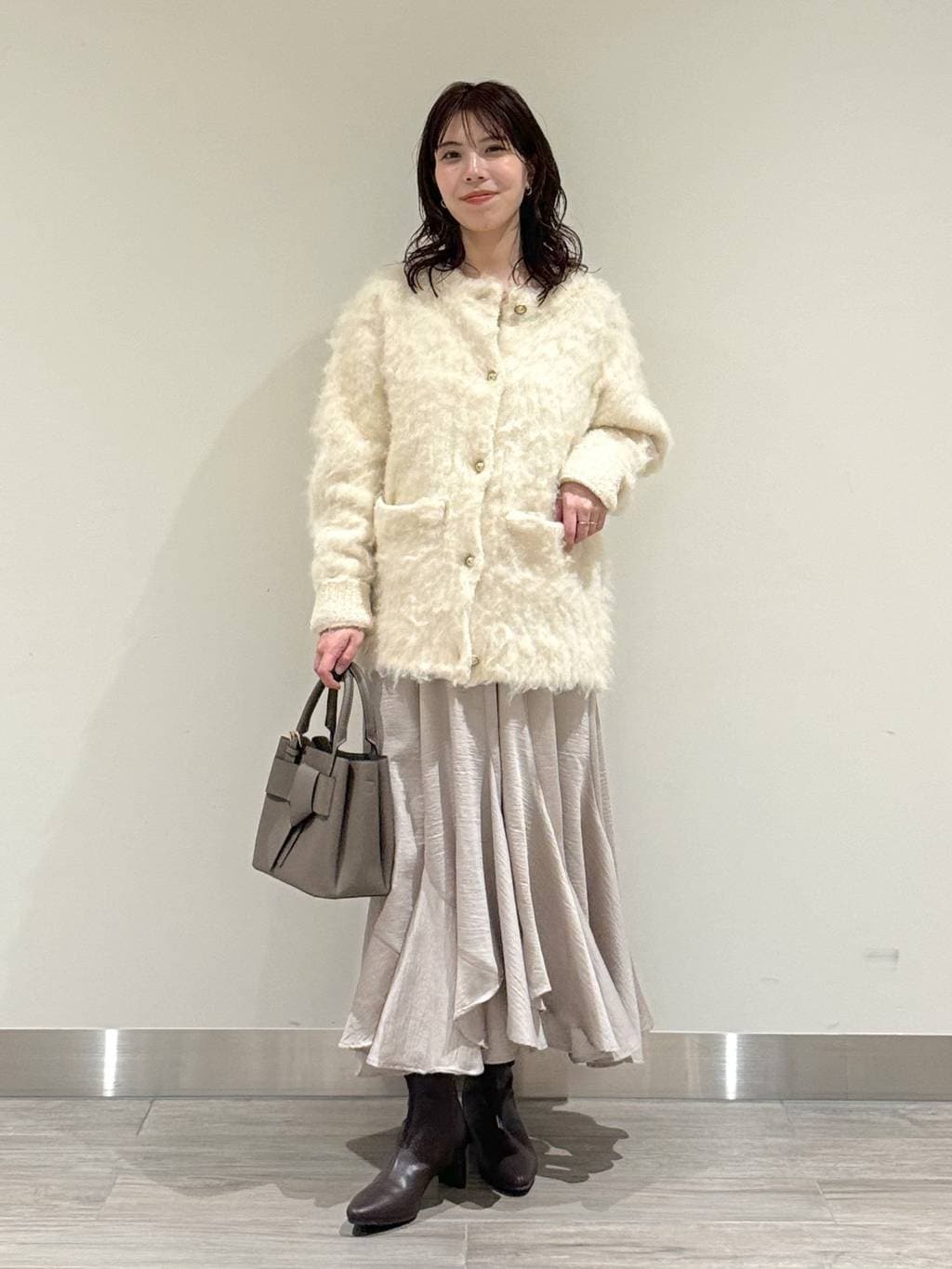 mysty womanのモヘヤライクミドルカーデを使ったコーディネートを紹介します。｜Rakuten Fashion(楽天ファッション／旧楽天ブランドアベニュー)6670878