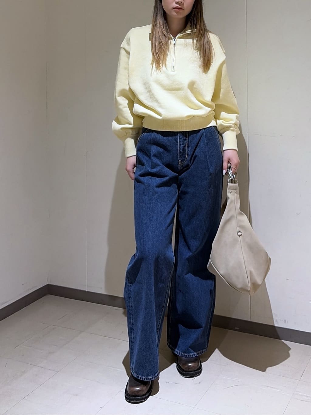 moussyのTUCK WIDE ストレートデニムを使ったコーディネート | Rakuten