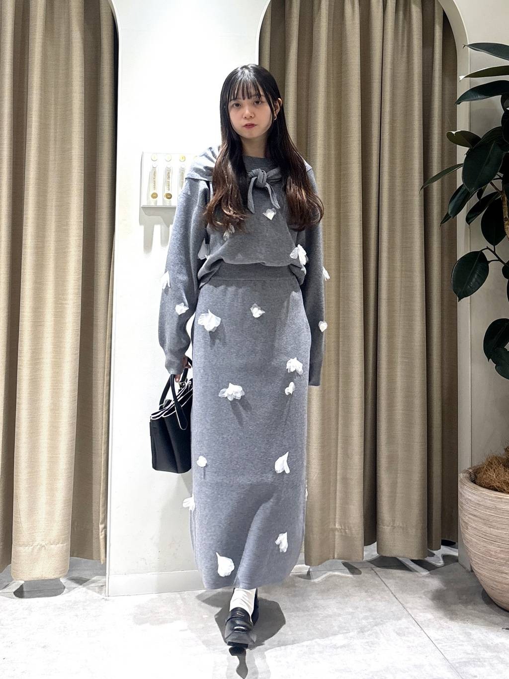 mysty womanの3Dフラワーツキニットを使ったコーディネートを紹介します。｜Rakuten Fashion(楽天ファッション／旧楽天ブランドアベニュー)6685838