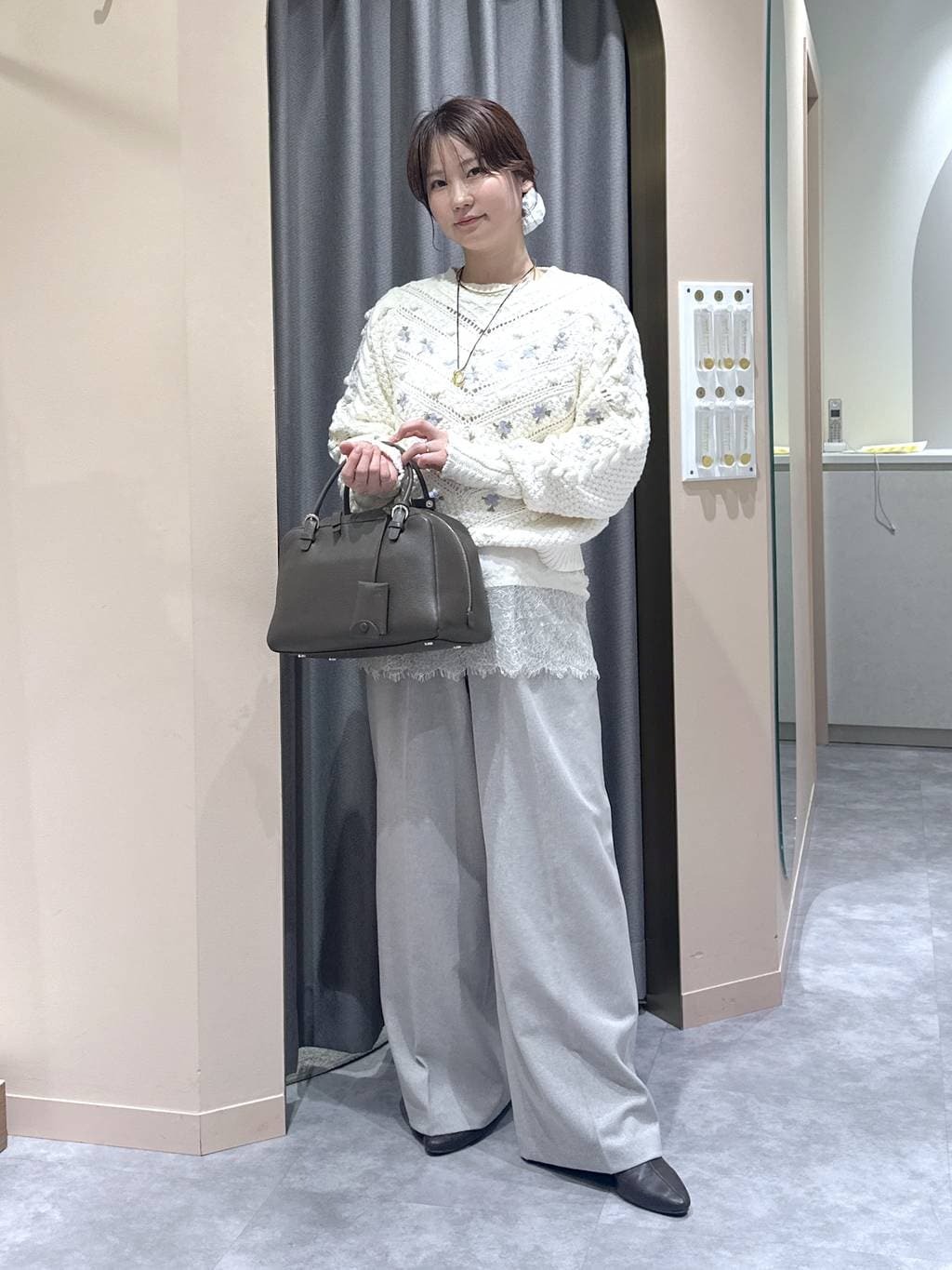 mysty womanの花刺繍ケーブルニットを使ったコーディネートを紹介します。｜Rakuten Fashion(楽天ファッション／旧楽天ブランドアベニュー)6686536