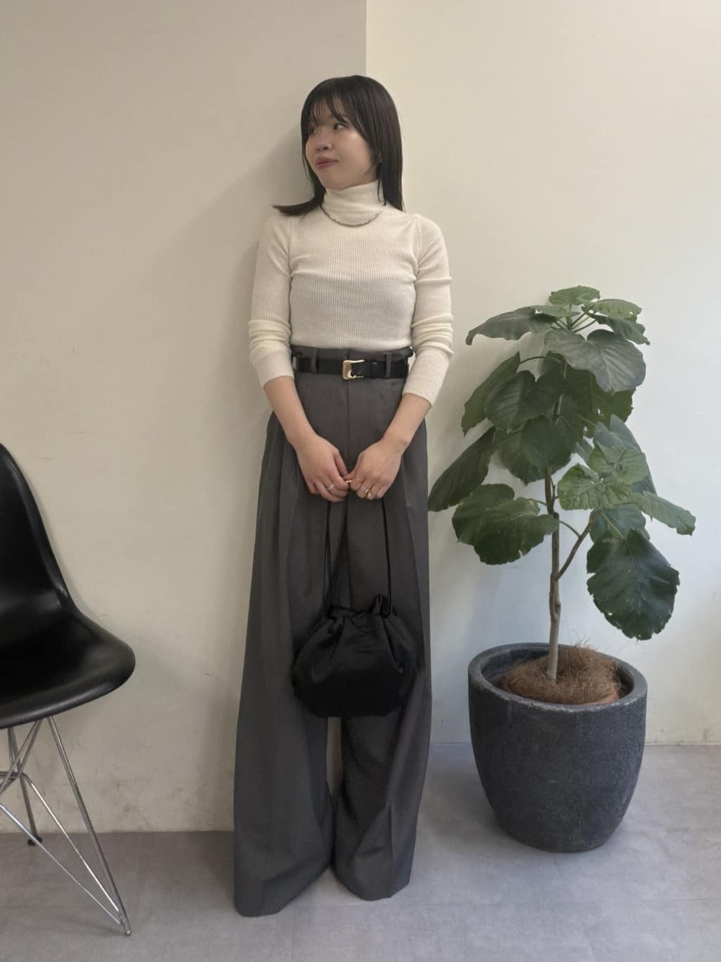 GALLARDAGALANTEの【手洗い可】タックストレートパンツを使ったコーディネートを紹介します。｜Rakuten Fashion(楽天ファッション／旧楽天ブランドアベニュー)6693906