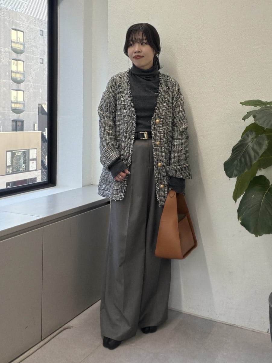 GALLARDAGALANTEの【手洗い可】タックストレートパンツを使ったコーディネートを紹介します。｜Rakuten Fashion(楽天ファッション／旧楽天ブランドアベニュー)6696153