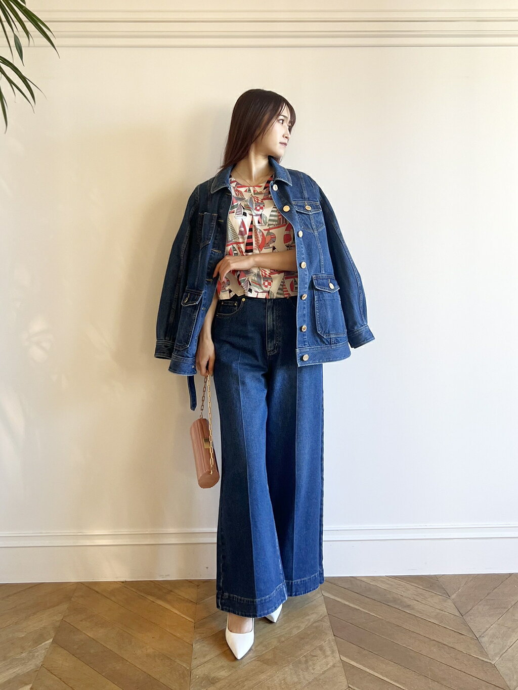 allurevilleの【LOULOU WILLOUGHBY】カーブスリーブデニムジャケットを使ったコーディネートを紹介します。｜Rakuten Fashion(楽天ファッション／旧楽天ブランドアベニュー)6718527