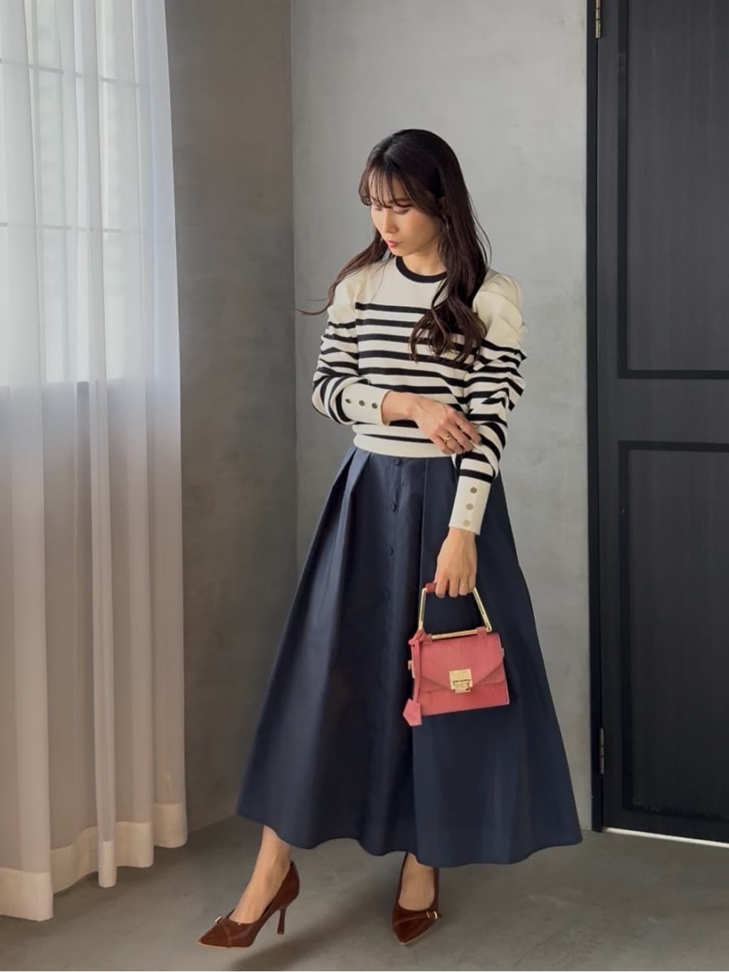 Viaggio Bluのシャーリングスリーブニットを使ったコーディネートを紹介します。｜Rakuten Fashion(楽天ファッション／旧楽天ブランドアベニュー)6731864
