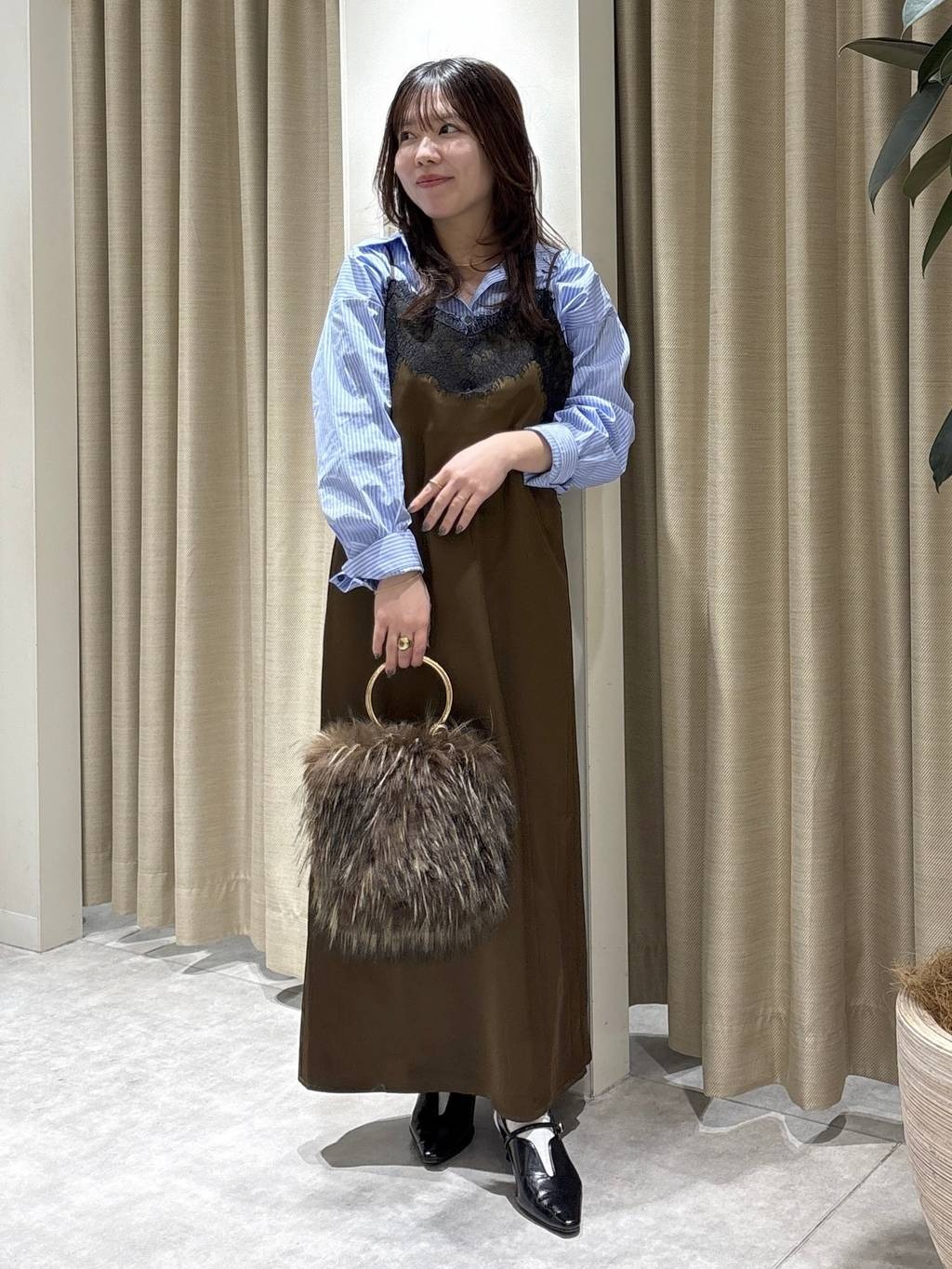 mysty womanのレースサテンキャミワンピースを使ったコーディネートを紹介します。｜Rakuten Fashion(楽天ファッション／旧楽天ブランドアベニュー)6735770