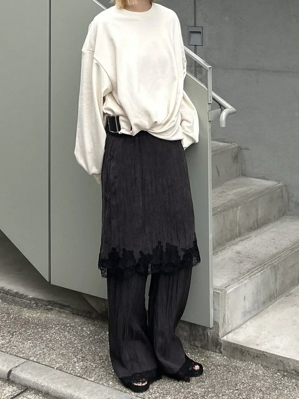PRANK PROJECTのツイストベルテッドスウェット / Twisted Belted Sweatshirtを使ったコーディネートを紹介します。｜Rakuten Fashion(楽天ファッション／旧楽天ブランドアベニュー)6742011