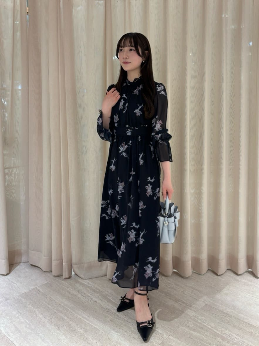 PROPORTION BODY DRESSINGの花柄プリントギャザーワンピースを使ったコーディネートを紹介します。｜Rakuten Fashion(楽天ファッション／旧楽天ブランドアベニュー)6743058