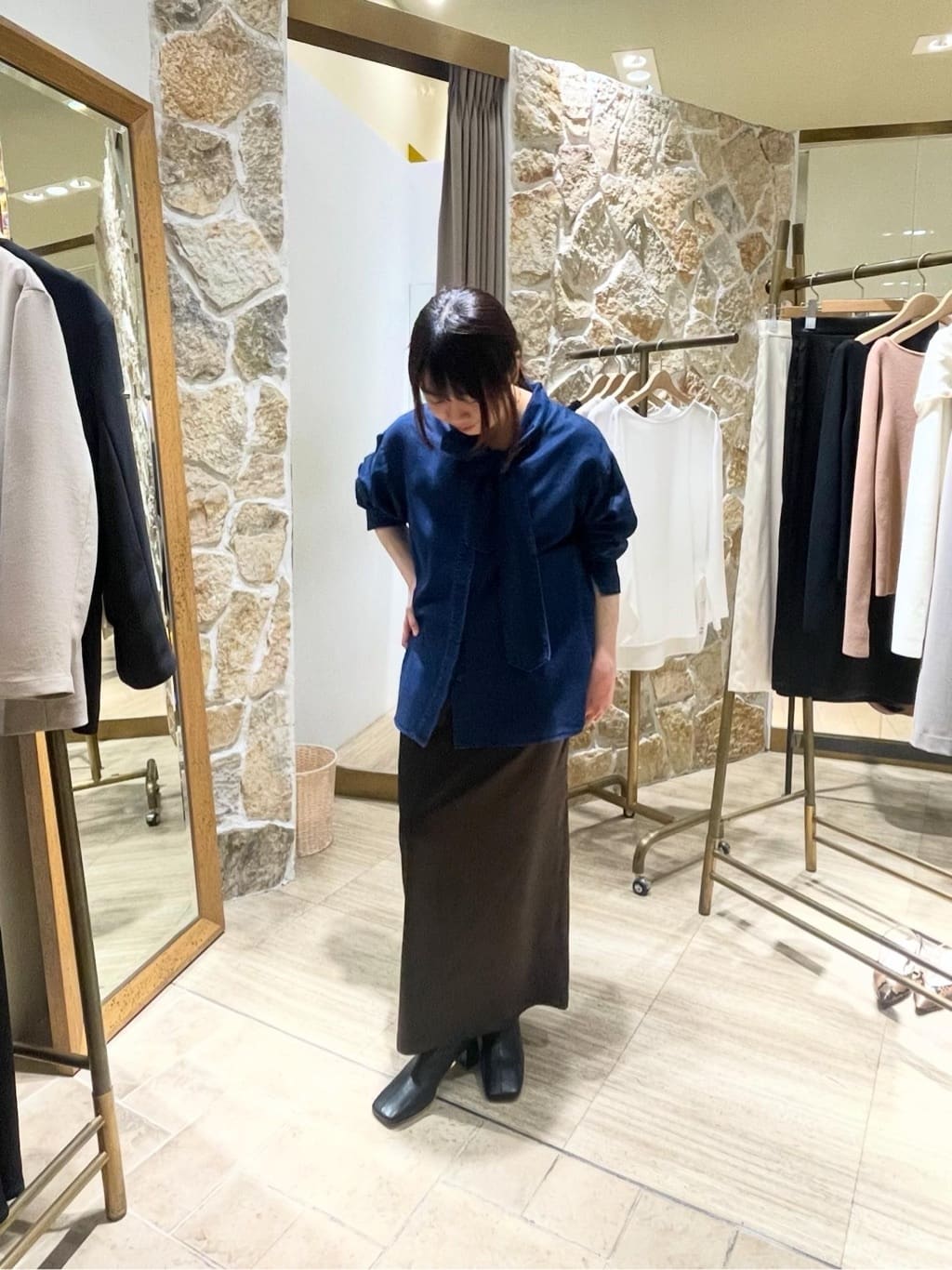 GALLARDAGALANTEの【手洗い可能】ストレッチサテンタイトスカートを使ったコーディネートを紹介します。｜Rakuten Fashion(楽天ファッション／旧楽天ブランドアベニュー)6743231