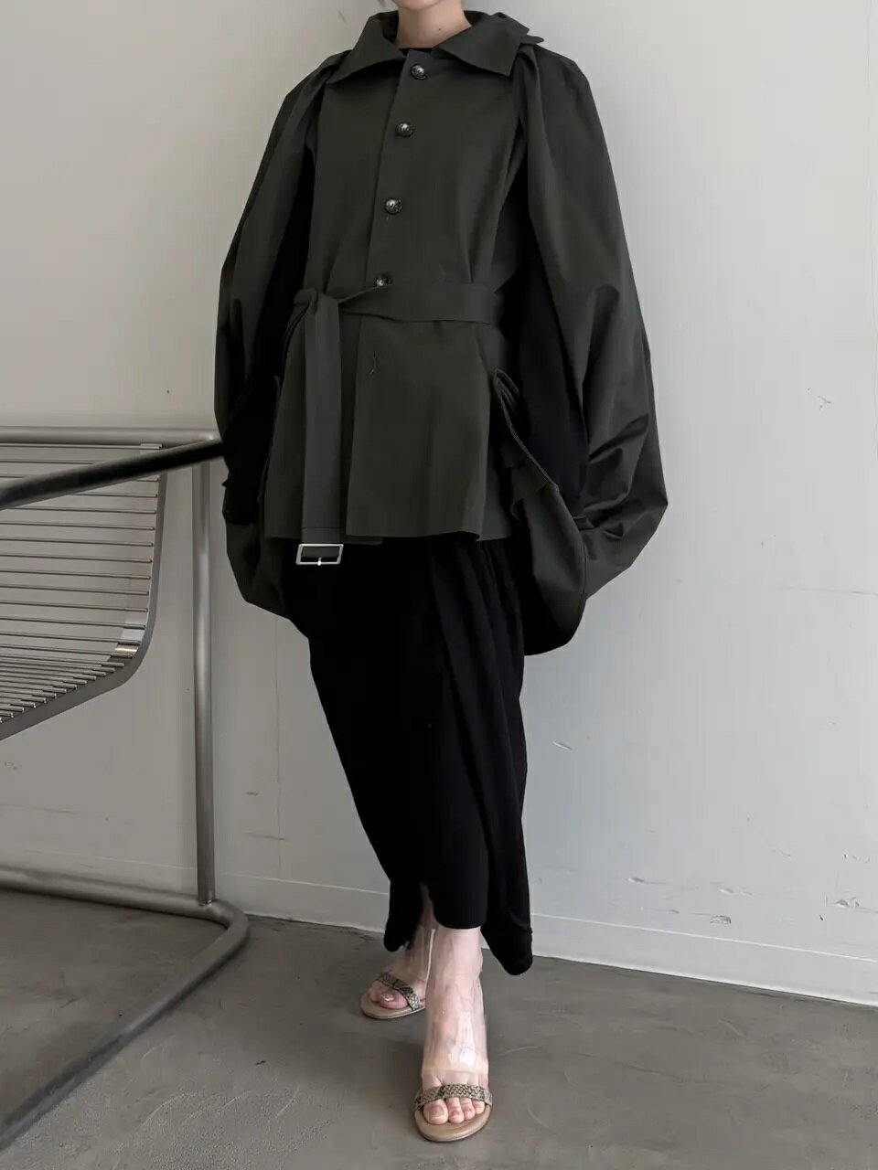 PRANK PROJECTのドレープコート / Balloon Shaped Sleeveless Coatを使ったコーディネートを紹介します。｜Rakuten Fashion(楽天ファッション／旧楽天ブランドアベニュー)6751010
