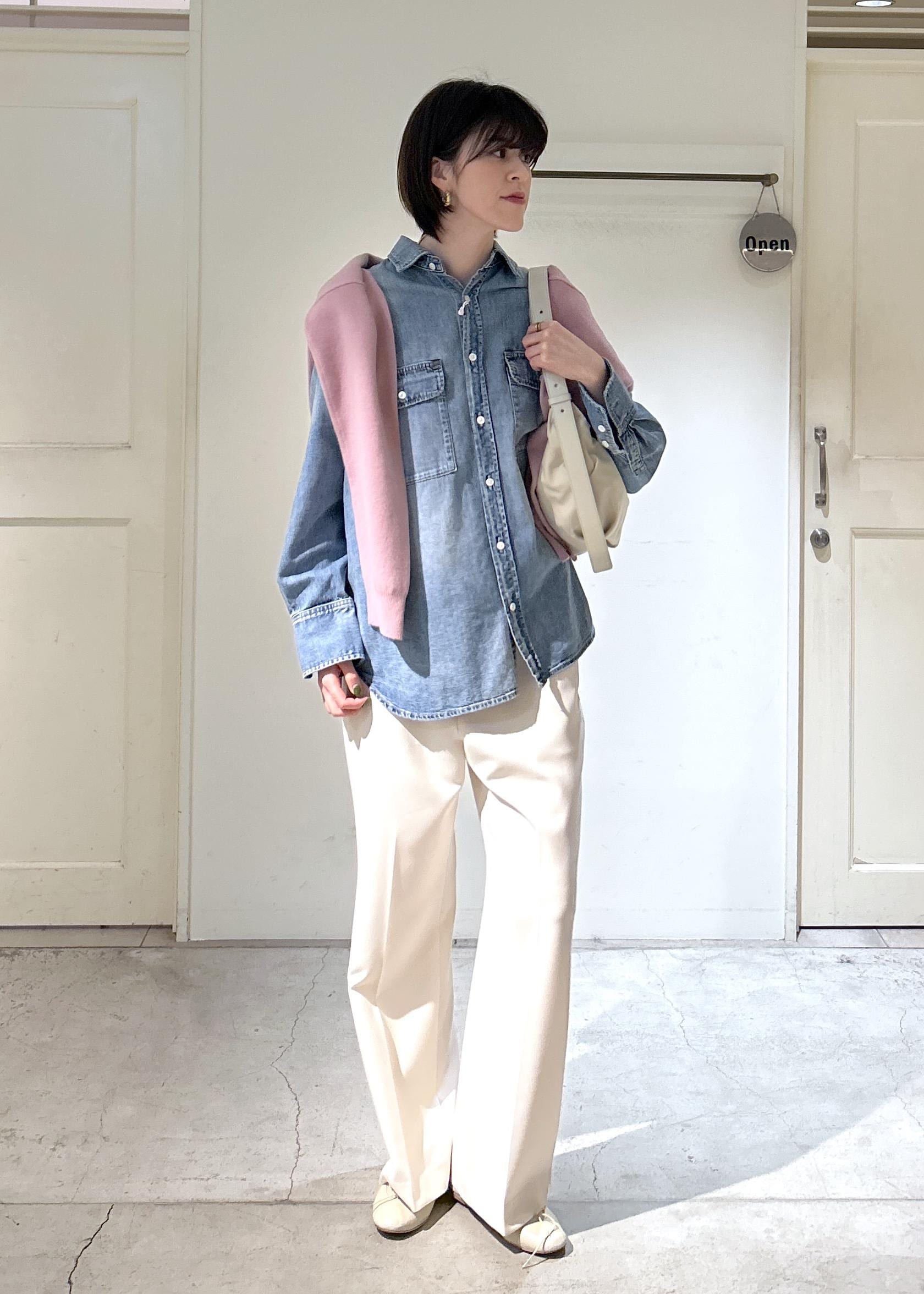 SALON adam et rope'の【extreme cashmere(エクストリーム・カシミア)】jill タートルネックニットを使ったコーディネートを紹介します。｜Rakuten Fashion(楽天ファッション／旧楽天ブランドアベニュー)6778202