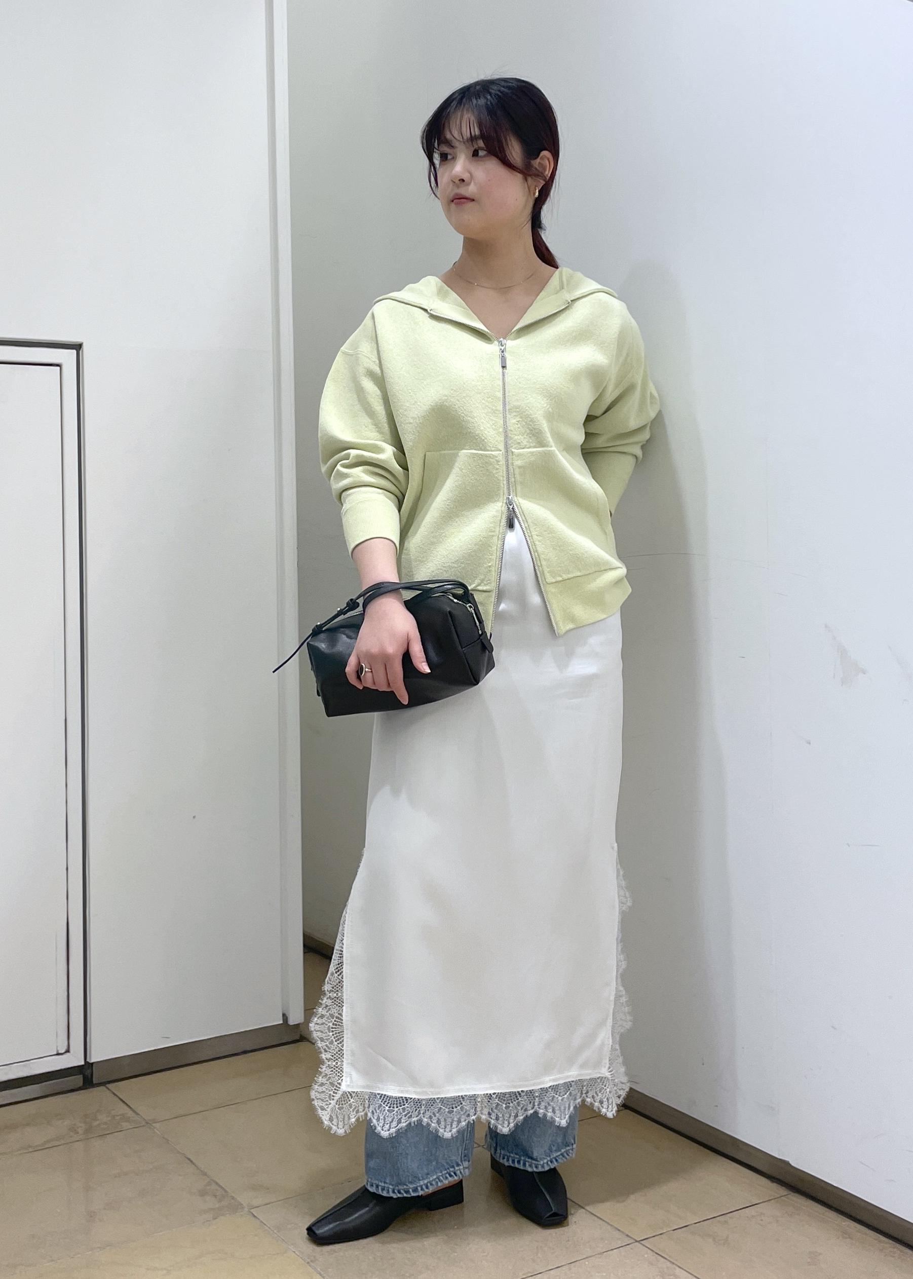 SALON adam et rope'のクレープスウェットライクジップパーカーを使ったコーディネートを紹介します。｜Rakuten Fashion(楽天ファッション／旧楽天ブランドアベニュー)6778220
