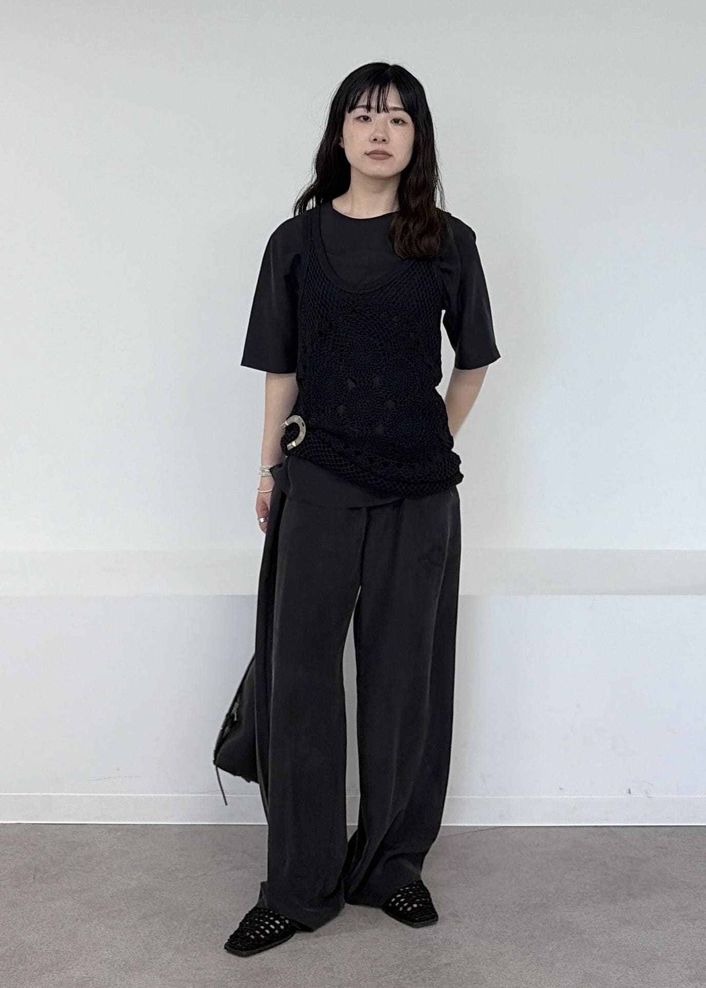 SALON adam et rope'の[26SS]GENTLE SILK パンツ / セットアップ対応・洗えるを使ったコーディネートを紹介します。｜Rakuten Fashion(楽天ファッション／旧楽天ブランドアベニュー)6844116