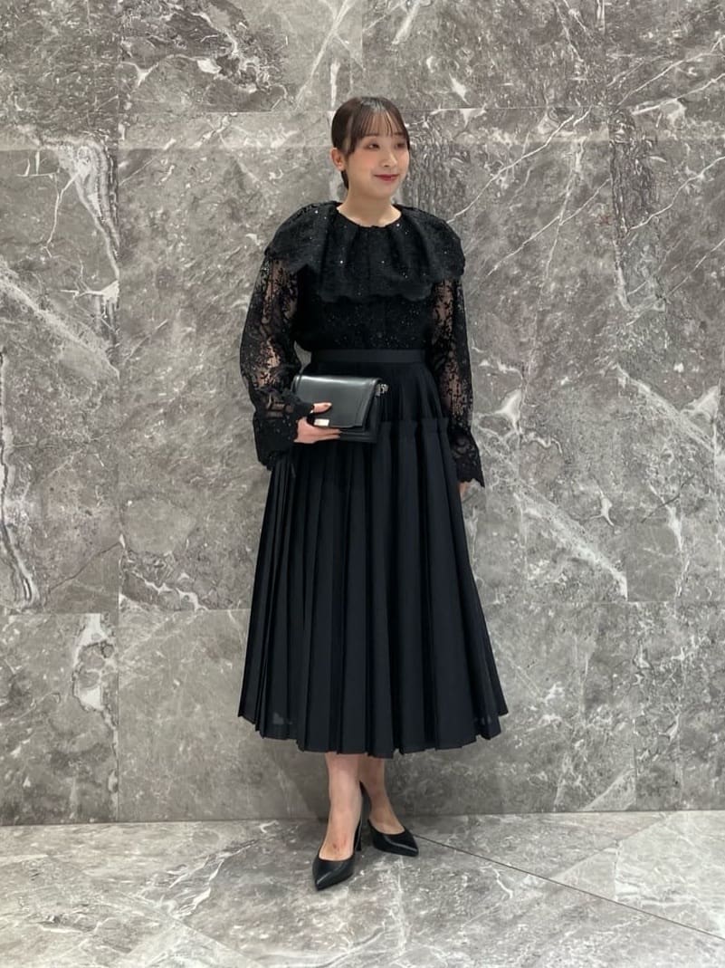 allurevilleの【LOULOU WILLOUGHBY】チュール刺繍ブラウスを使ったコーディネートを紹介します。｜Rakuten Fashion(楽天ファッション／旧楽天ブランドアベニュー)6758591