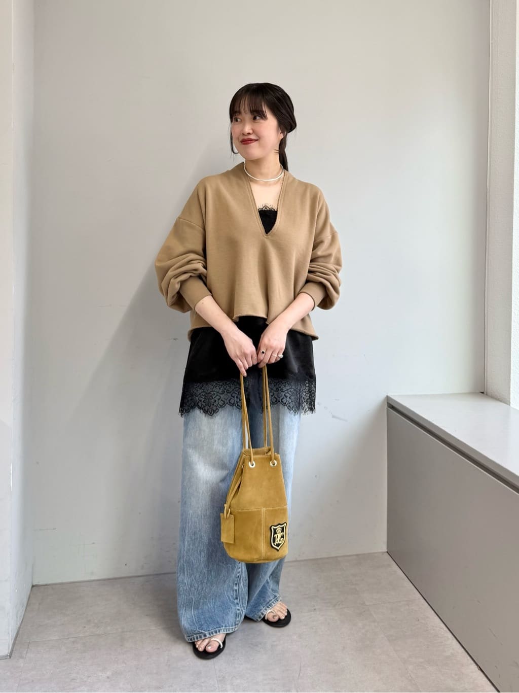 Whim Gazetteのサテンレースキャミソールを使ったコーディネート