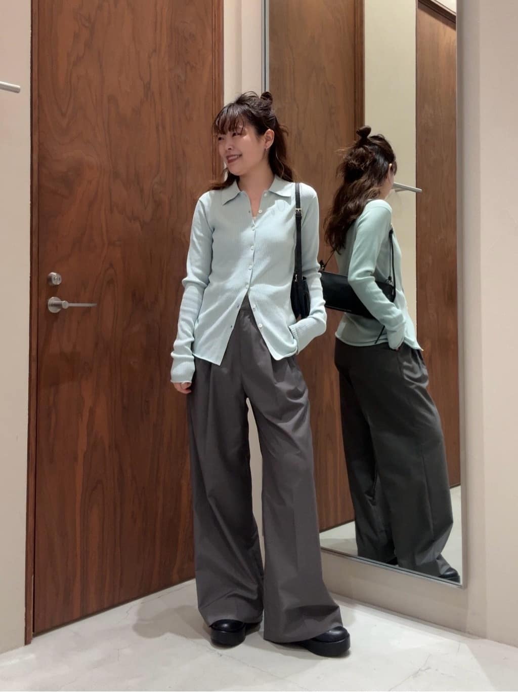 GALLARDAGALANTEの【手洗い可】タックストレートパンツを使ったコーディネートを紹介します。｜Rakuten Fashion(楽天ファッション／旧楽天ブランドアベニュー)6770630