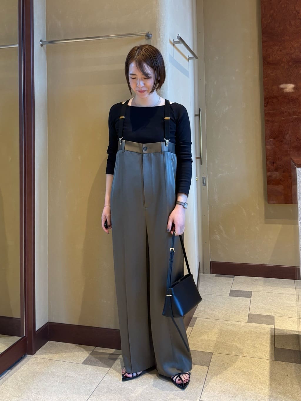 最終価格‼︎ 美品　＜conte＞サテン サスペンダー ワイドパンツ　36 conte ワイドパンツ パンツ 「conte」サテン サスペンダー ワイド
