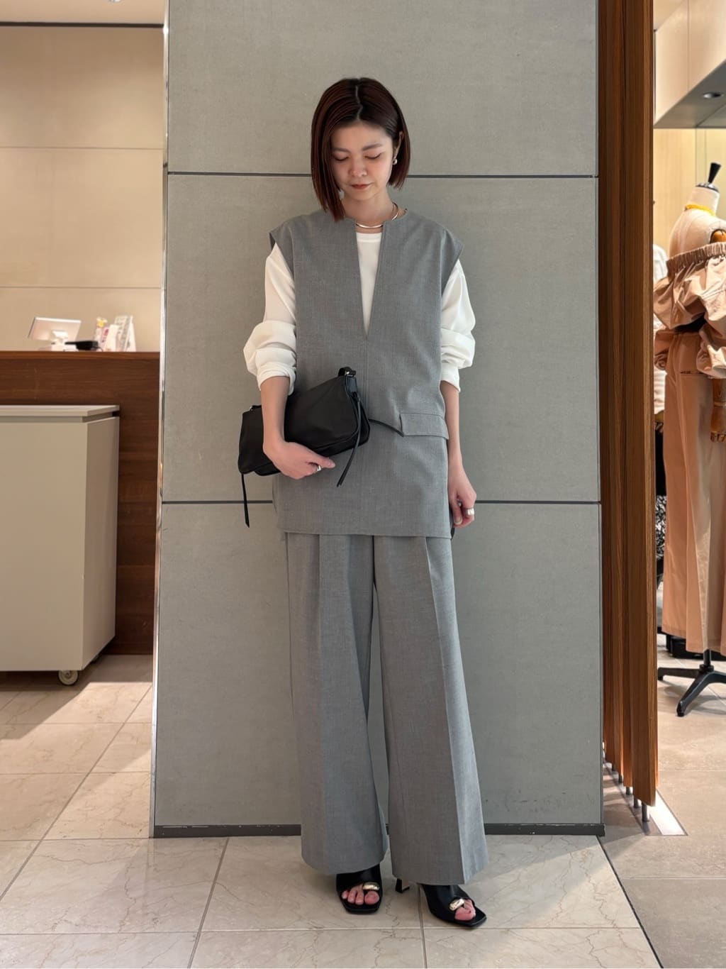 GALLARDAGALANTEのバックスリットブラウスTeeを使ったコーディネートを紹介します。｜Rakuten Fashion(楽天ファッション／旧楽天ブランドアベニュー)6781398