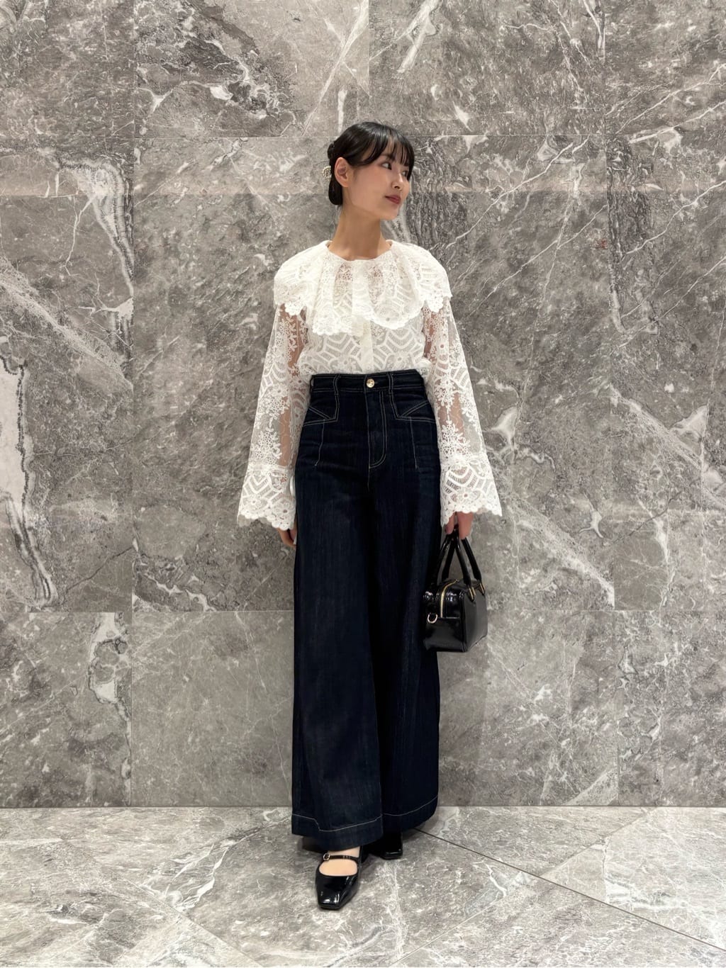 allurevilleの【LOULOU WILLOUGHBY】チュール刺繍ブラウスを使ったコーディネートを紹介します。｜Rakuten Fashion(楽天ファッション／旧楽天ブランドアベニュー)6781897