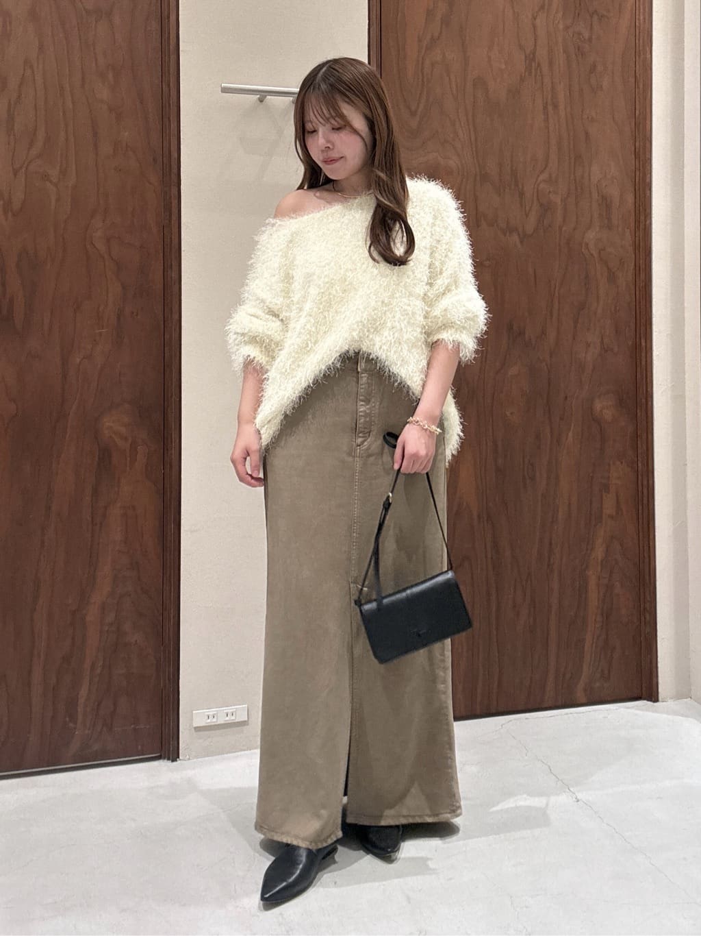 GALLARDAGALANTEの【セットアップ対応】リヨセルスリットスカートを使ったコーディネートを紹介します。｜Rakuten Fashion(楽天ファッション／旧楽天ブランドアベニュー)6782820