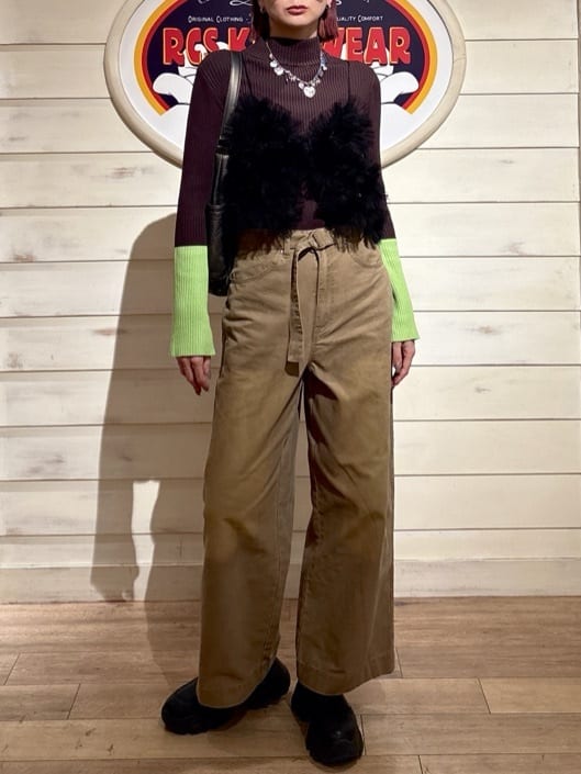 RODEO CROWNS WIDE BOWLのスリーブカラーニットトップスを使ったコーディネートを紹介します。｜Rakuten Fashion(楽天ファッション／旧楽天ブランドアベニュー)6783213