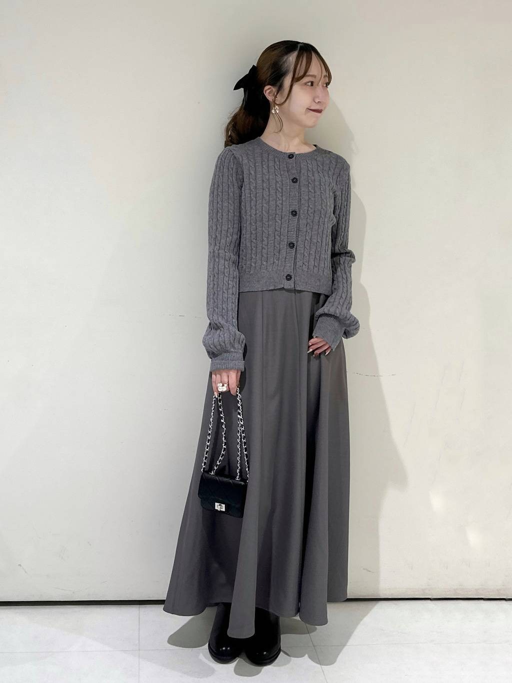 mysty womanのケーブルニットカーデSETワンピースを使ったコーディネートを紹介します。｜Rakuten Fashion(楽天ファッション／旧楽天ブランドアベニュー)6793539