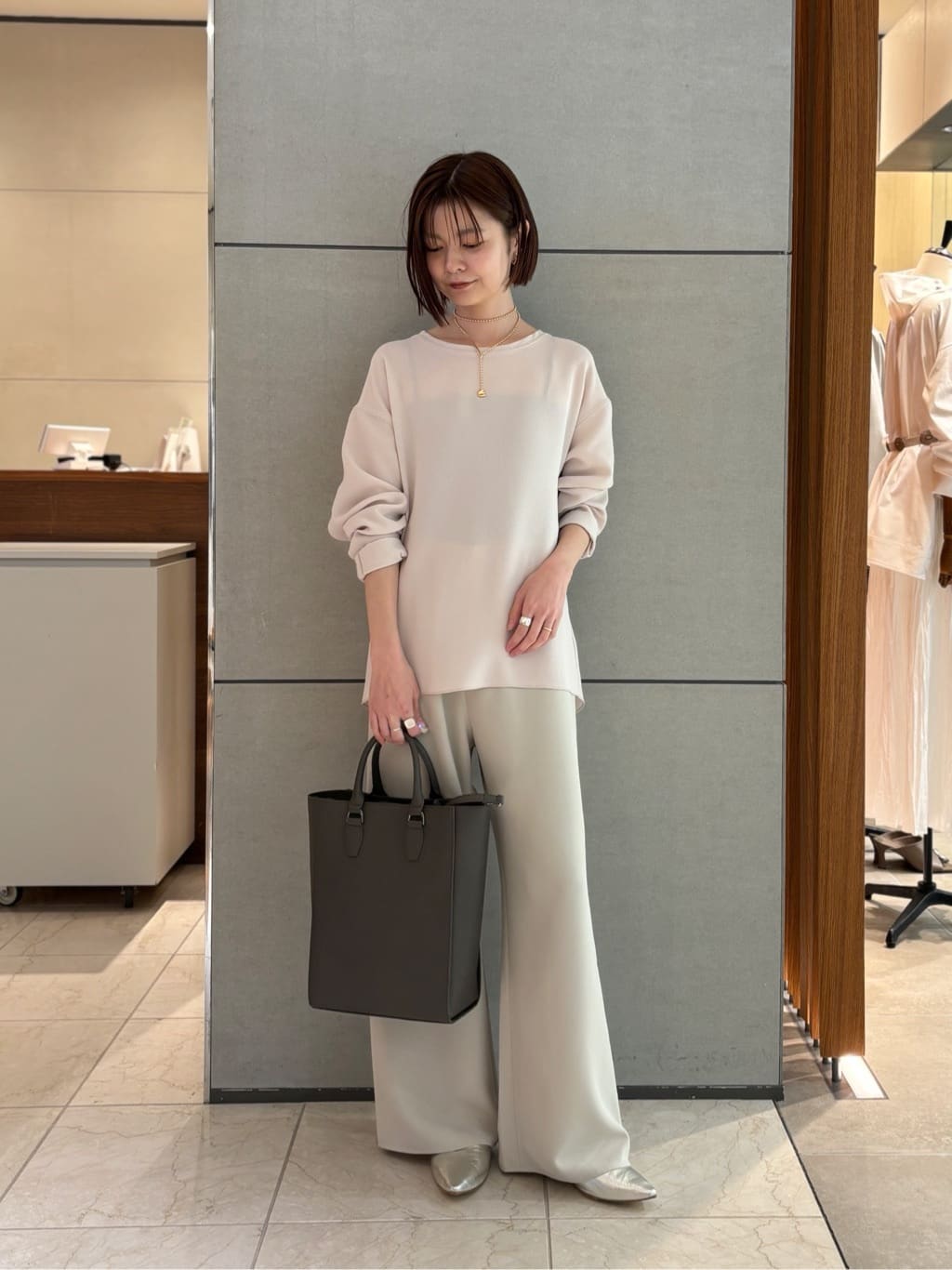 GALLARDAGALANTEのバックスリットブラウスTeeを使ったコーディネートを紹介します。｜Rakuten Fashion(楽天ファッション／旧楽天ブランドアベニュー)6803339