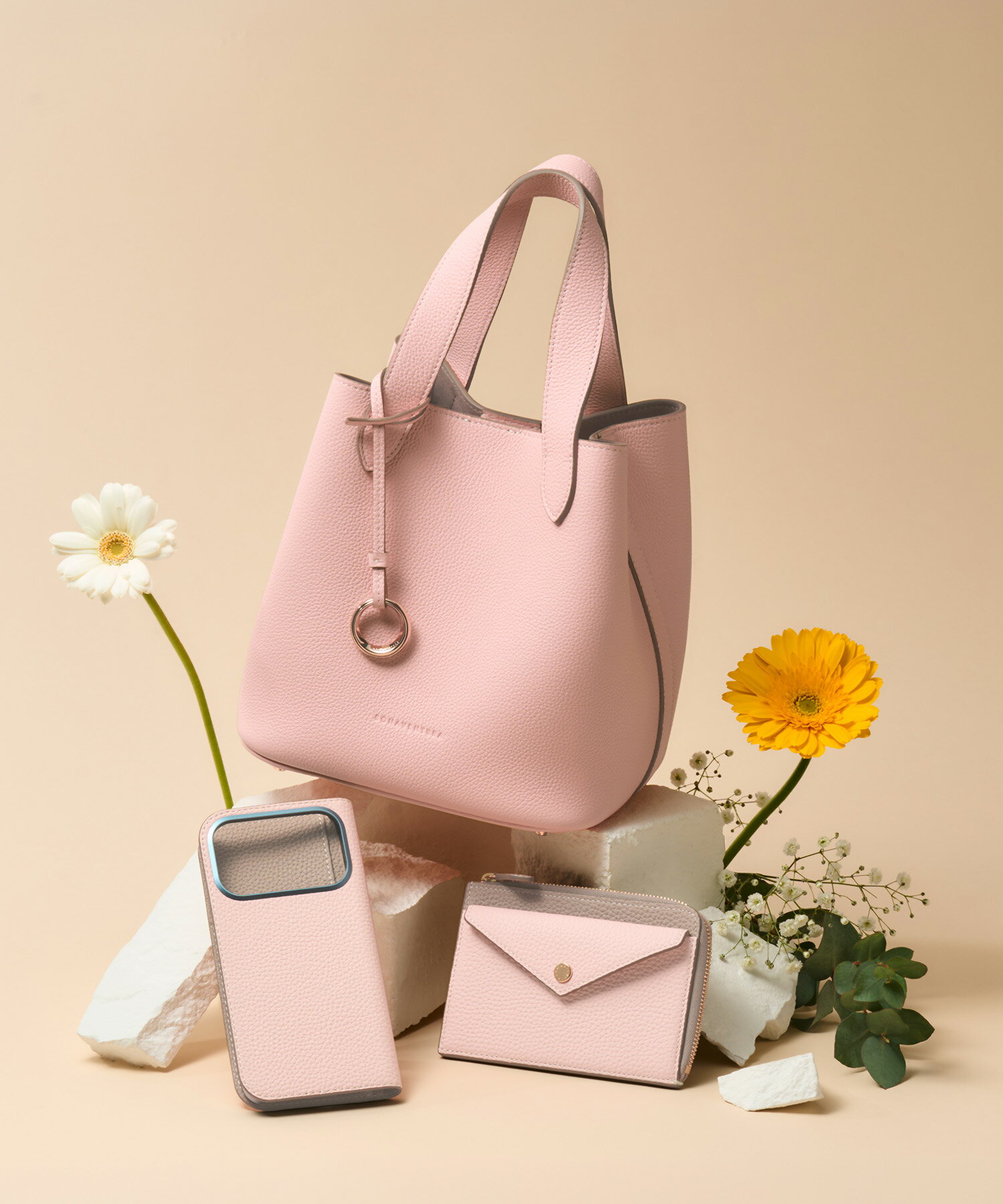 BONAVENTURAのアリーナ 2WAY トートバッグ シュリンクレザー (スモール)を使ったコーディネートを紹介します。｜Rakuten Fashion(楽天ファッション／旧楽天ブランドアベニュー)6804068