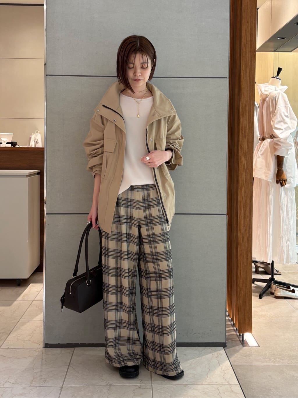 GALLARDAGALANTEのバックスリットブラウスTeeを使ったコーディネートを紹介します。｜Rakuten Fashion(楽天ファッション／旧楽天ブランドアベニュー)6805616