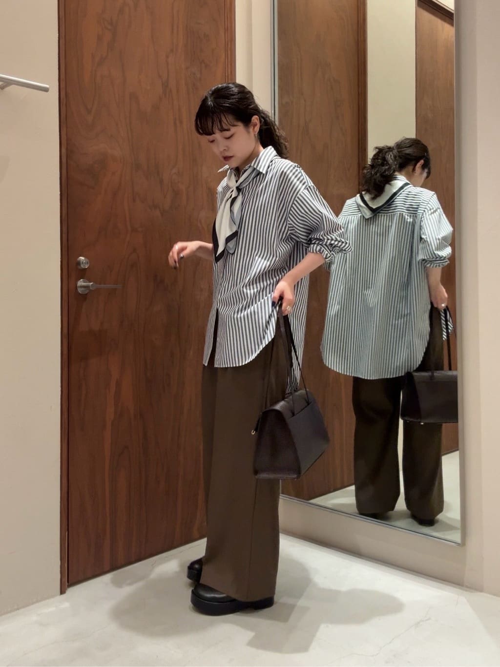 GALLARDAGALANTEの【MANAKAコラボ】スカーフセットシャツを使ったコーディネートを紹介します。｜Rakuten Fashion(楽天ファッション／旧楽天ブランドアベニュー)6809593