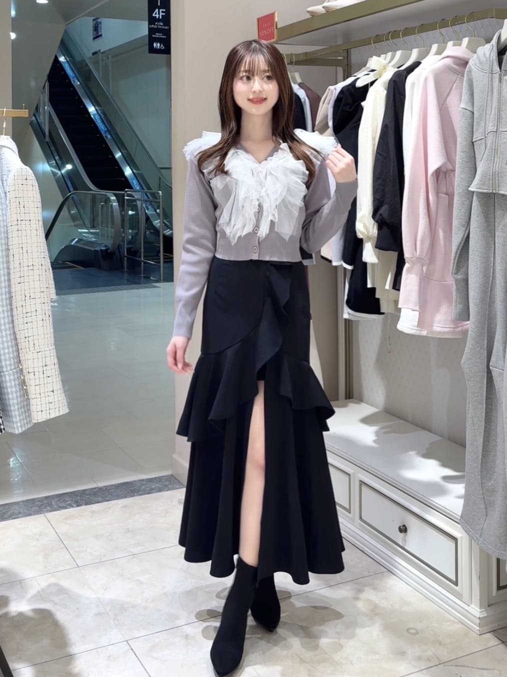 rienda | フリルスリットハイウエストスコートショートパンツ