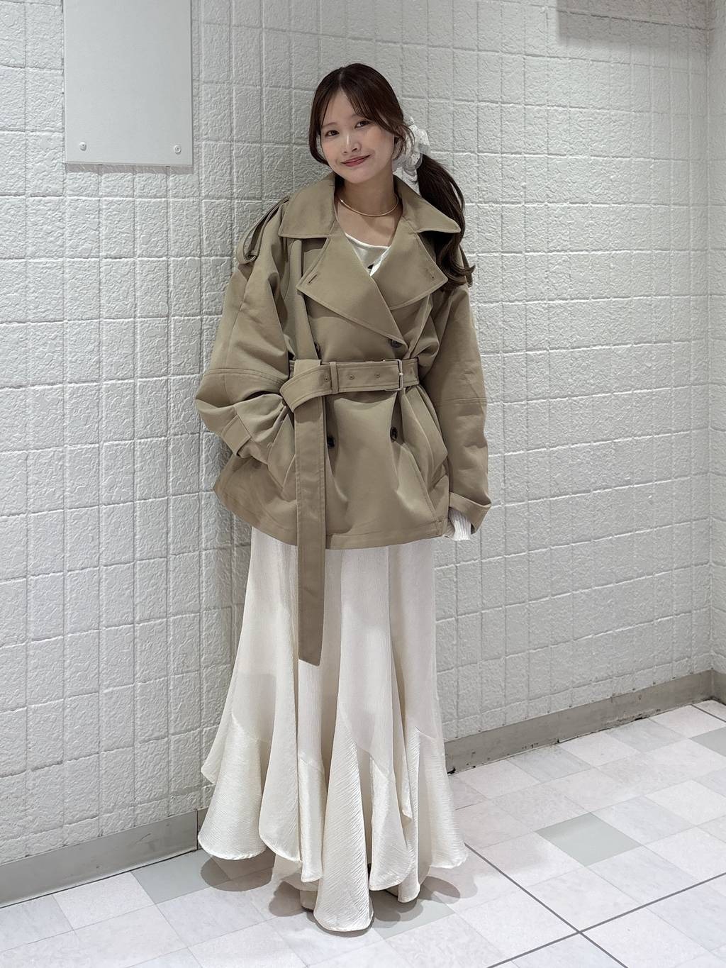 mysty womanのコクーンスリーブショートトレンチコートを使ったコーディネートを紹介します。｜Rakuten Fashion(楽天ファッション／旧楽天ブランドアベニュー)6815139