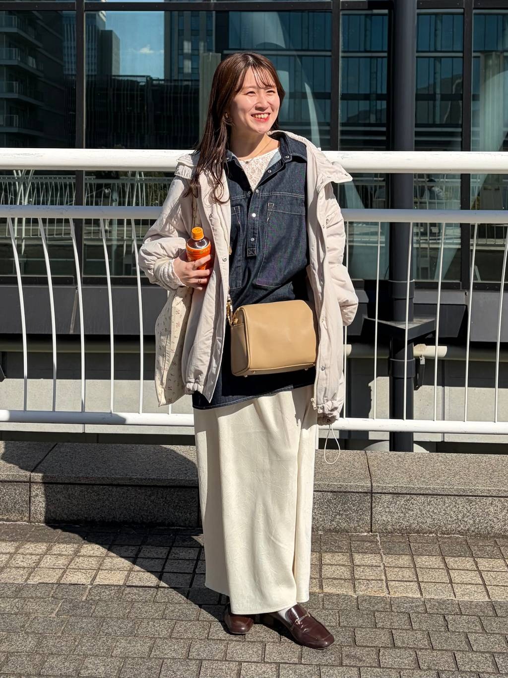 mysty womanのライトオンスデニムシャツを使ったコーディネートを紹介します。｜Rakuten Fashion(楽天ファッション／旧楽天ブランドアベニュー)6815224