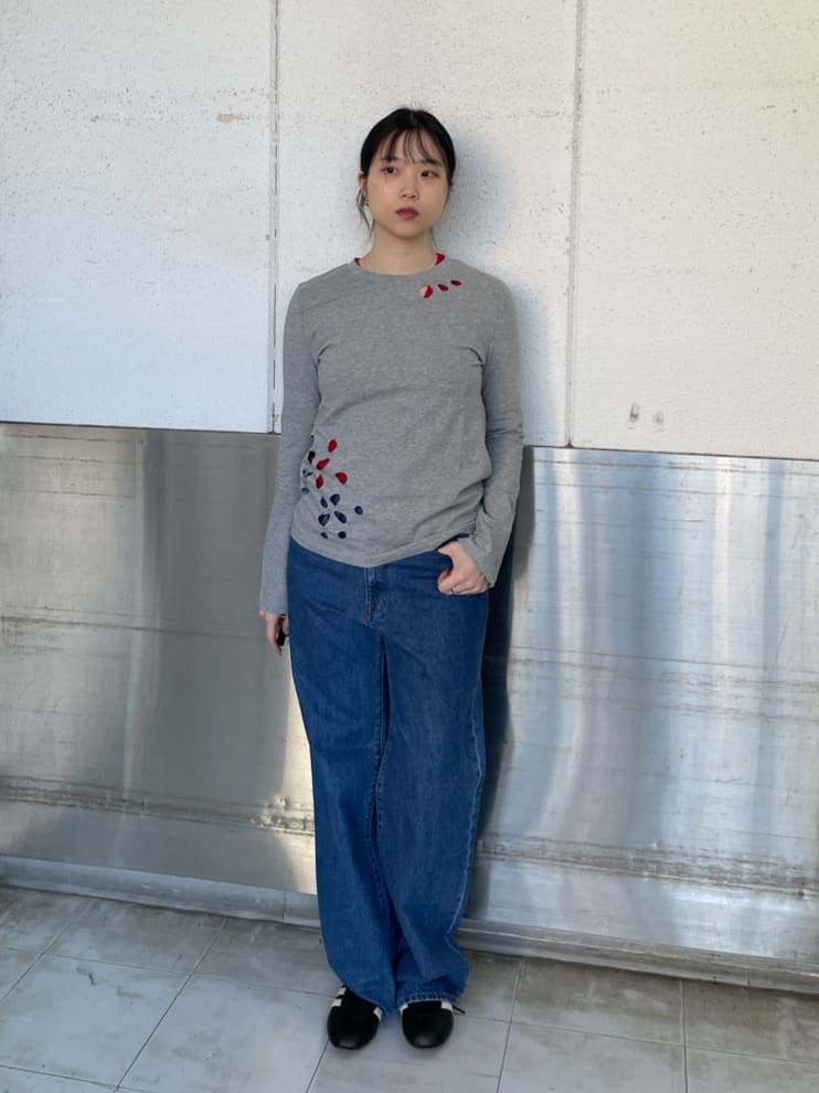 ＜ATTISESSION＞フラワーモチーフ ホール ロングスリーブ Tシャツ ATTISESSION＞フラワーモチーフ ホール ロングスリーブ Tシャツ