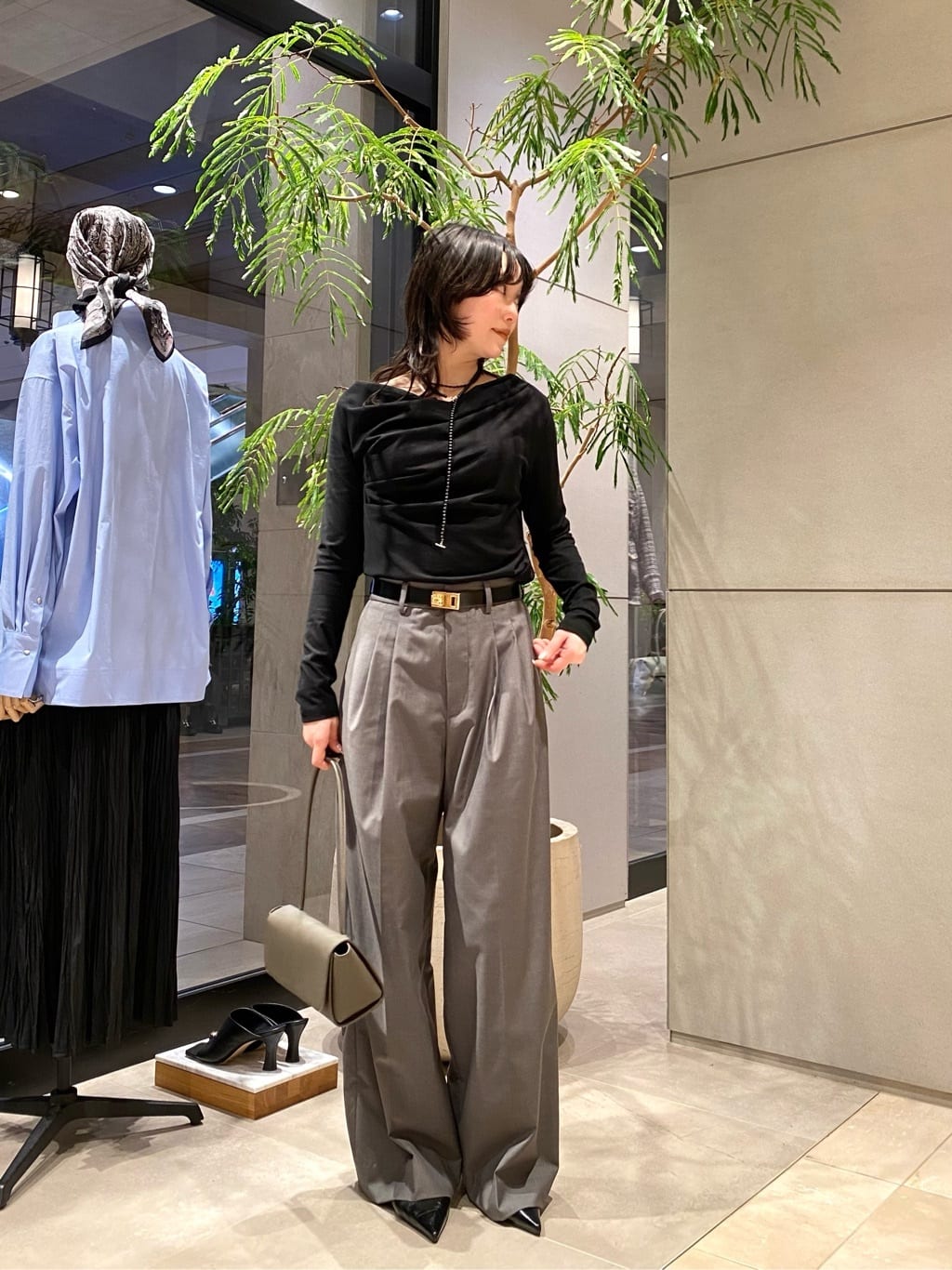 GALLARDAGALANTEの【手洗い可】タックストレートパンツを使ったコーディネートを紹介します。｜Rakuten Fashion(楽天ファッション／旧楽天ブランドアベニュー)6816375