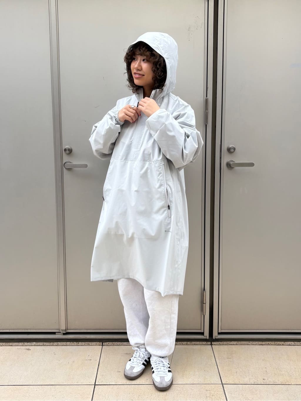 Snow PeakのPertex Weatherproof Ponchoを使ったコーディネートを紹介します。｜Rakuten Fashion(楽天ファッション／旧楽天ブランドアベニュー)6825068