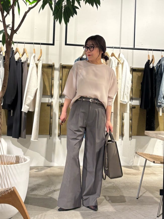 GALLARDAGALANTEのバックスリットブラウスTeeを使ったコーディネートを紹介します。｜Rakuten Fashion(楽天ファッション／旧楽天ブランドアベニュー)6828384