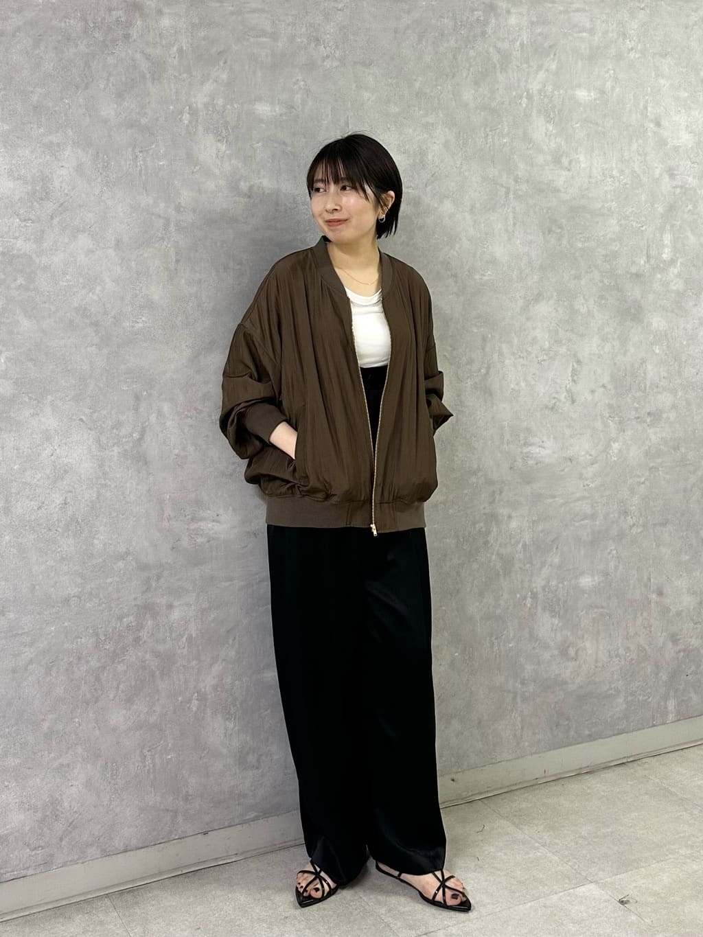 新品タグ付　conte コンテ　サテン ジップブルゾン conte ブルゾン アウター 「conte」サテン ジップブルゾン レディース