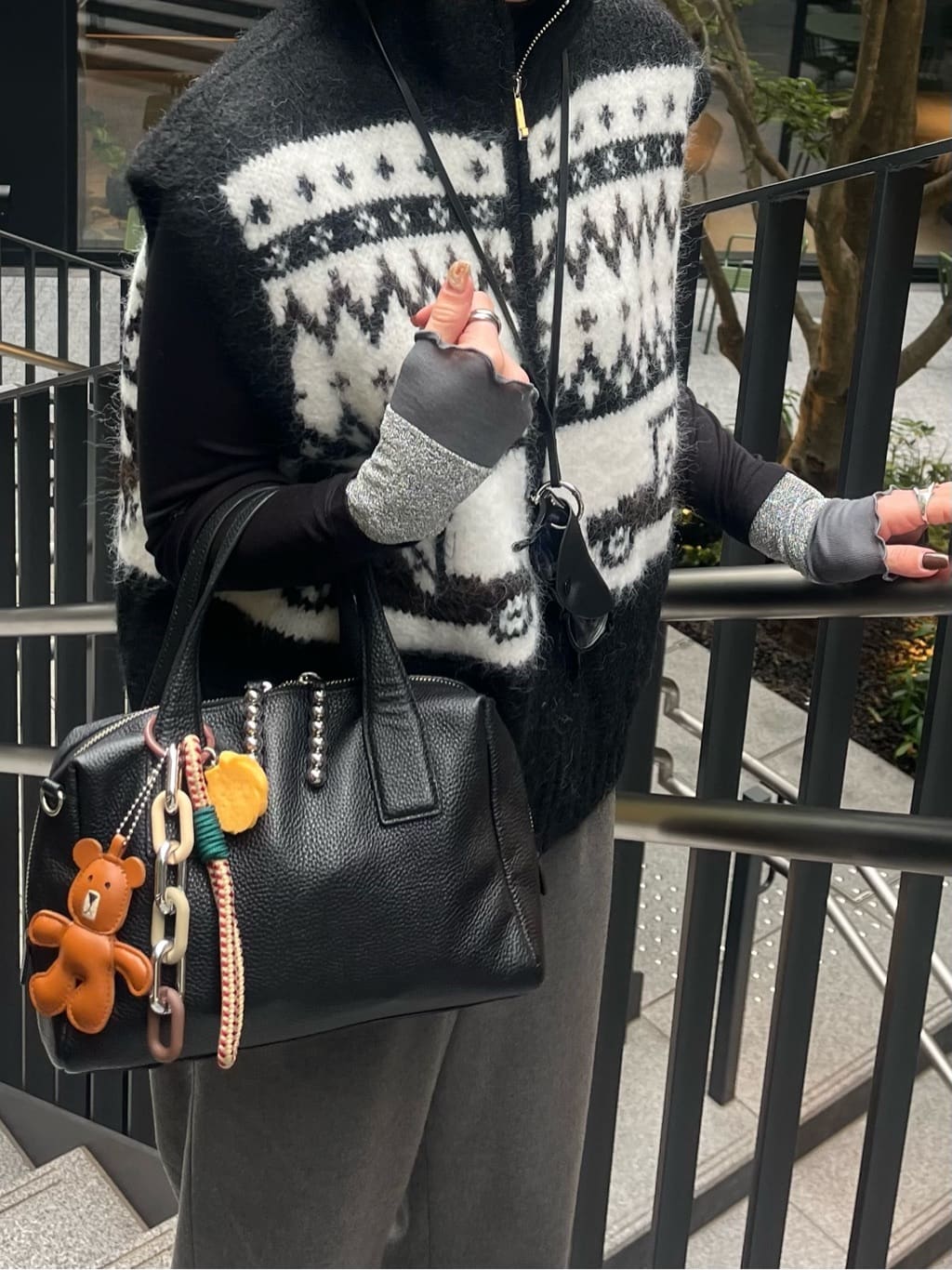 ear PAPILLONNERのスタッズボストンバッグを使ったコーディネートを紹介します。｜Rakuten Fashion(楽天ファッション／旧楽天ブランドアベニュー)6832012