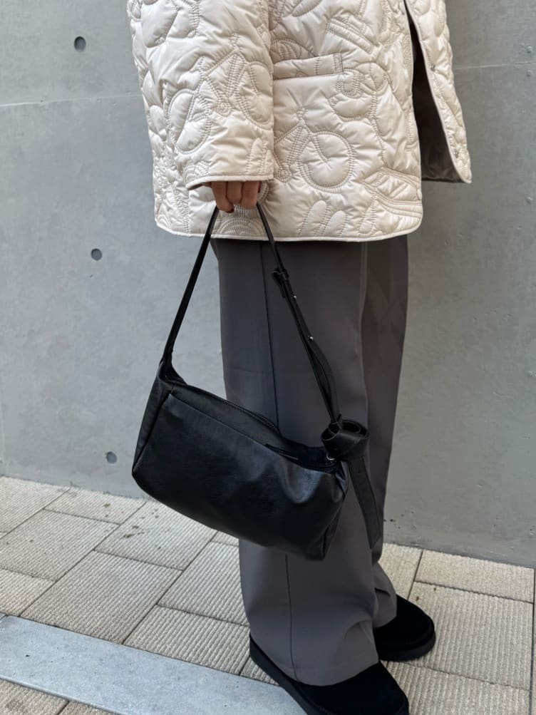ear PAPILLONNERの《本革/ミニマムサイズ/軽量》ボックスショルダーバッグを使ったコーディネートを紹介します。｜Rakuten Fashion(楽天ファッション／旧楽天ブランドアベニュー)6835481