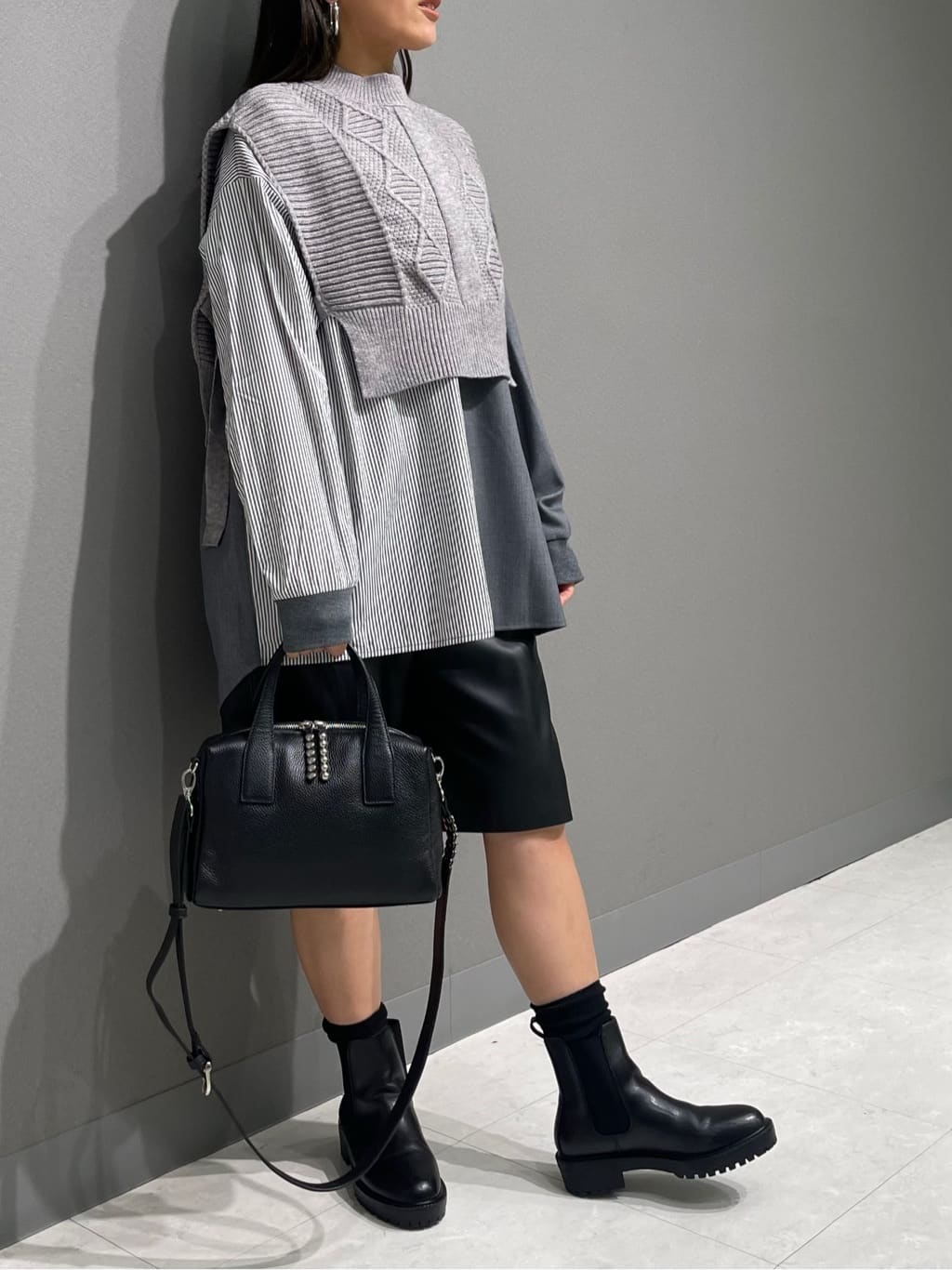 ear PAPILLONNERのスタッズボストンバッグを使ったコーディネートを紹介します。｜Rakuten Fashion(楽天ファッション／旧楽天ブランドアベニュー)6828077