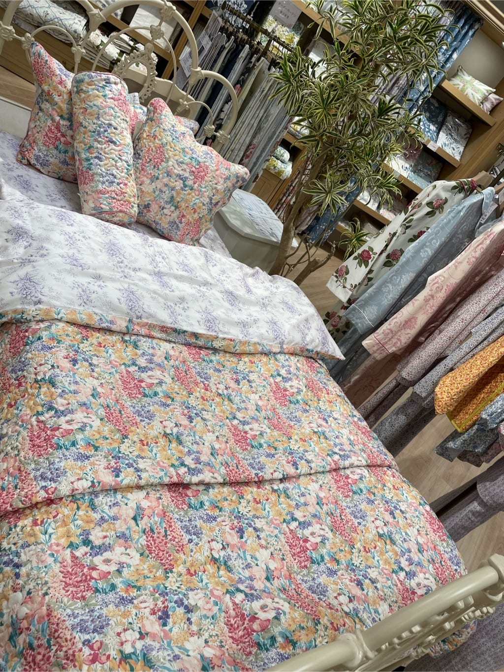 LAURA ASHLEY | 【シングルサイズ】ベッドスカート | Rakuten Fashion