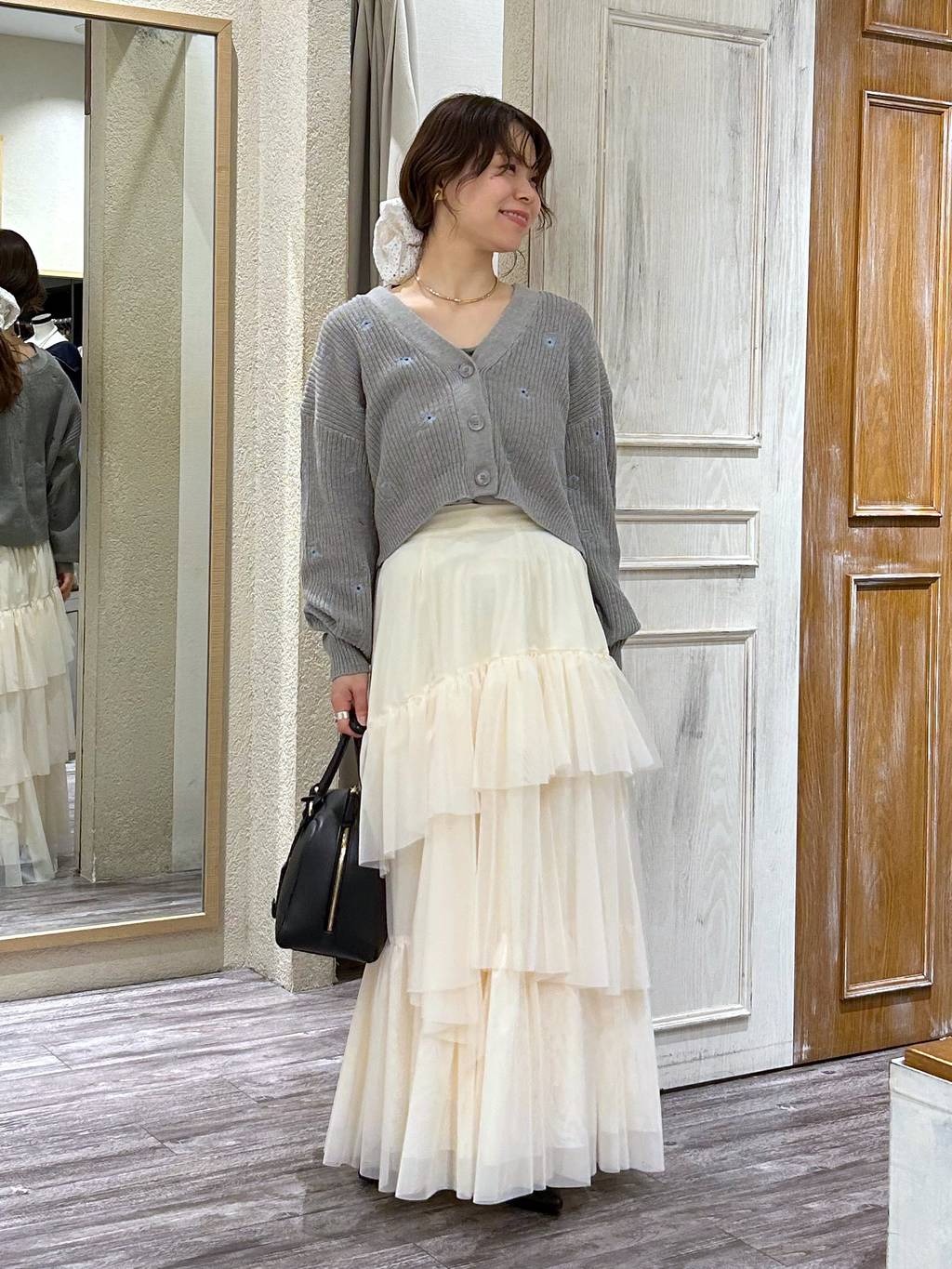 mysty womanの花刺繍ニットアンサンブルを使ったコーディネートを紹介します。｜Rakuten Fashion(楽天ファッション／旧楽天ブランドアベニュー)6843001