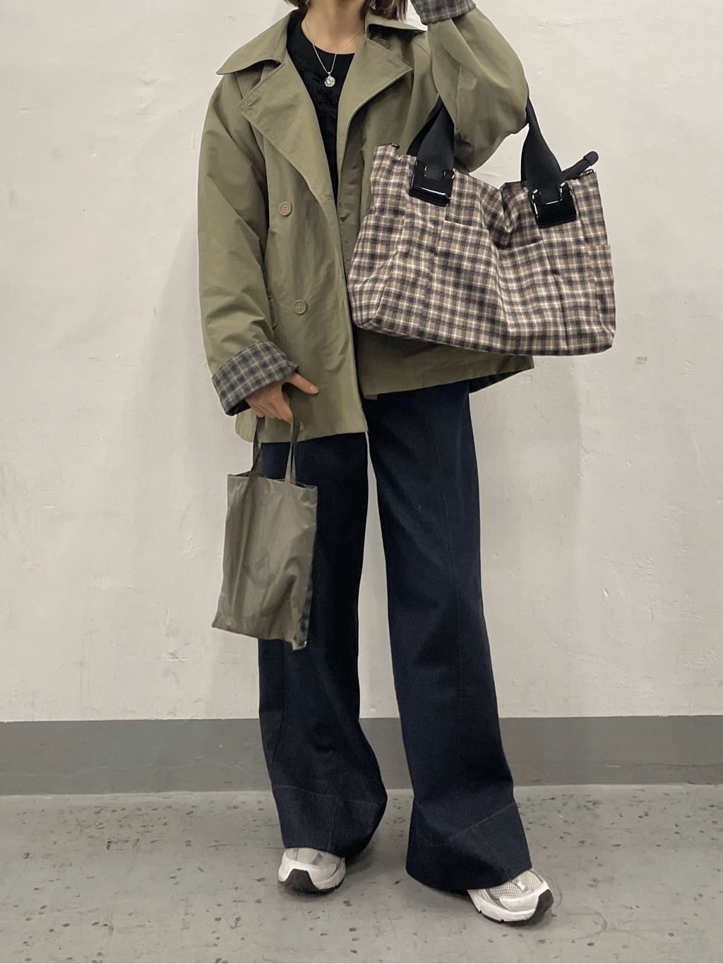 ear PAPILLONNERのセンターラインデニムパンツ【SUM1 STYLE】を使ったコーディネートを紹介します。｜Rakuten Fashion(楽天ファッション／旧楽天ブランドアベニュー)6844919