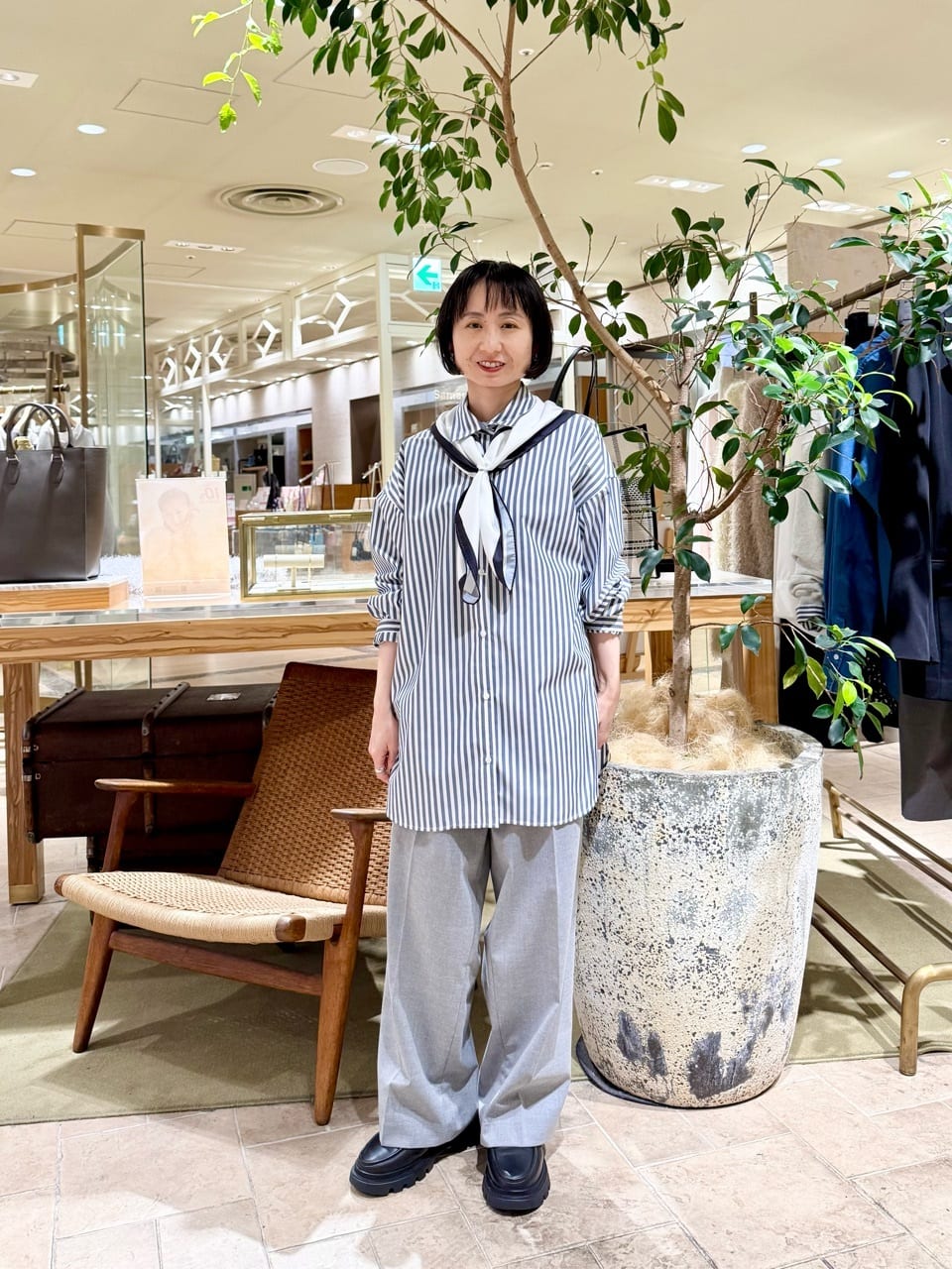 GALLARDAGALANTEの【MANAKAコラボ】スカーフセットシャツを使ったコーディネートを紹介します。｜Rakuten Fashion(楽天ファッション／旧楽天ブランドアベニュー)6846148
